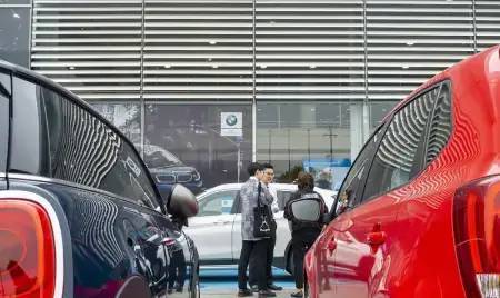 開車10年,才發(fā)現(xiàn)汽車后視鏡用這些 笨招 ,關(guān)鍵時(shí)刻有大作用